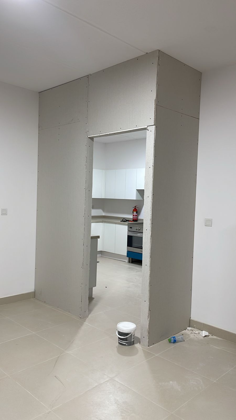 دهان الجدران الداخلي